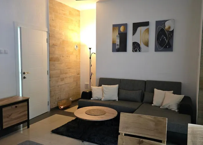 Riverstone Retreat